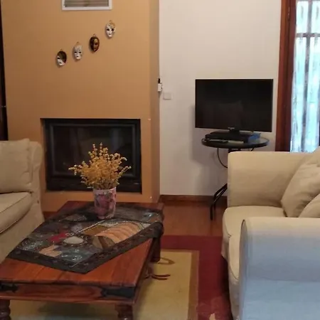 το σπίτι πάνω από το ποτάμι